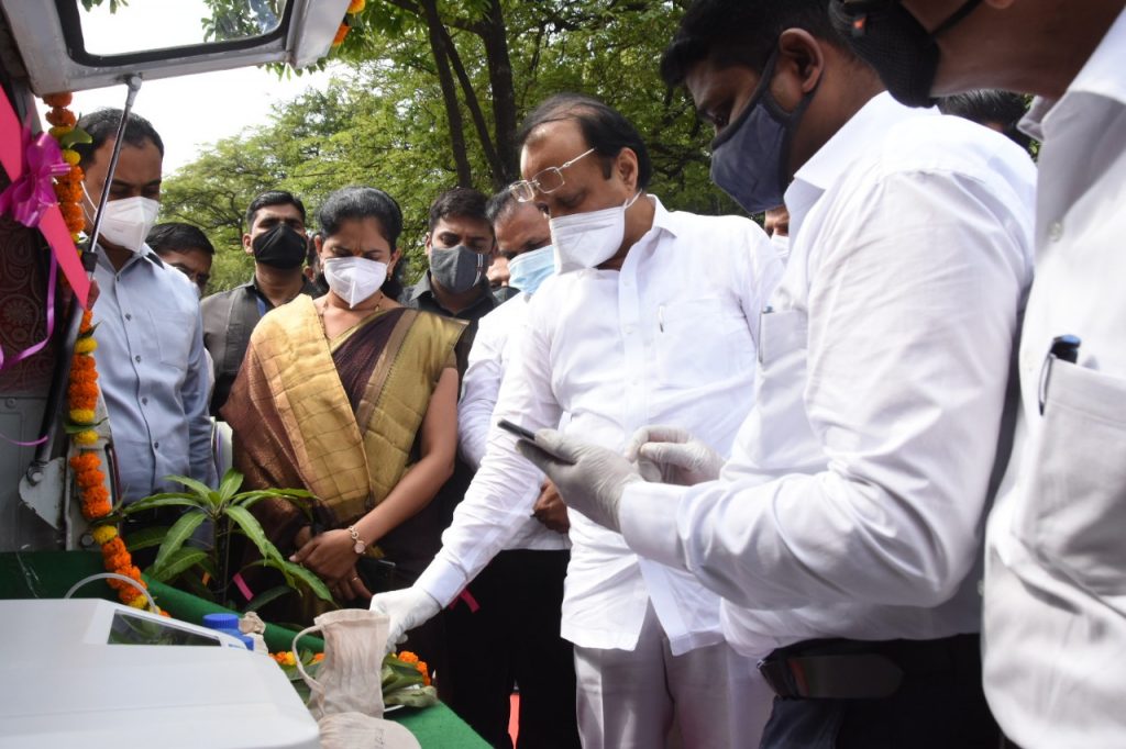 फिरती माती, पाणी व पानदेठ परिक्षण प्रयोगशाळा असलेल्या ॲग्रो ॲम्बुलन्सचे लोकार्पण