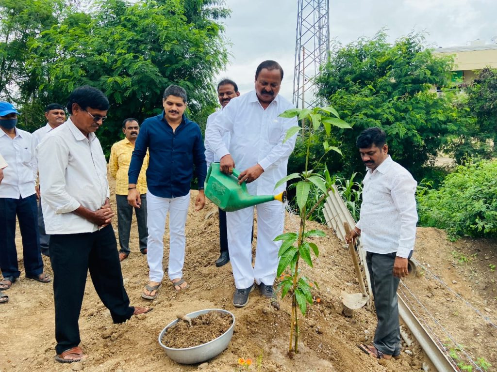 पर्यावरण दिनाच्या निमित्ताने वाकडला वृक्षारोपण व सन्मान सोहळा संपन्न .