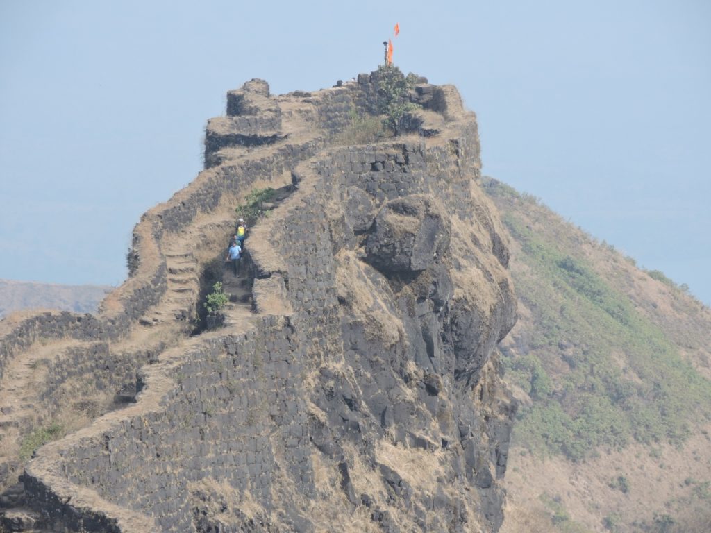 कोरोनाच्या वाढत्या पार्श्वभूमीवर आता पर्यटनही बंद.