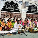 कासारवाडी दत्त मंदिरात मॉरिशसवासी भक्तांकडून विठ्ठल नामाचा गजर.